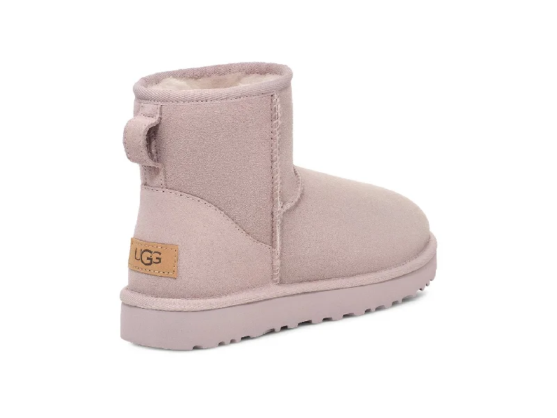 Ugg: Classic Mini II in Pale Smoke