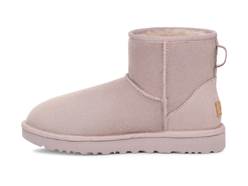 Ugg: Classic Mini II in Pale Smoke